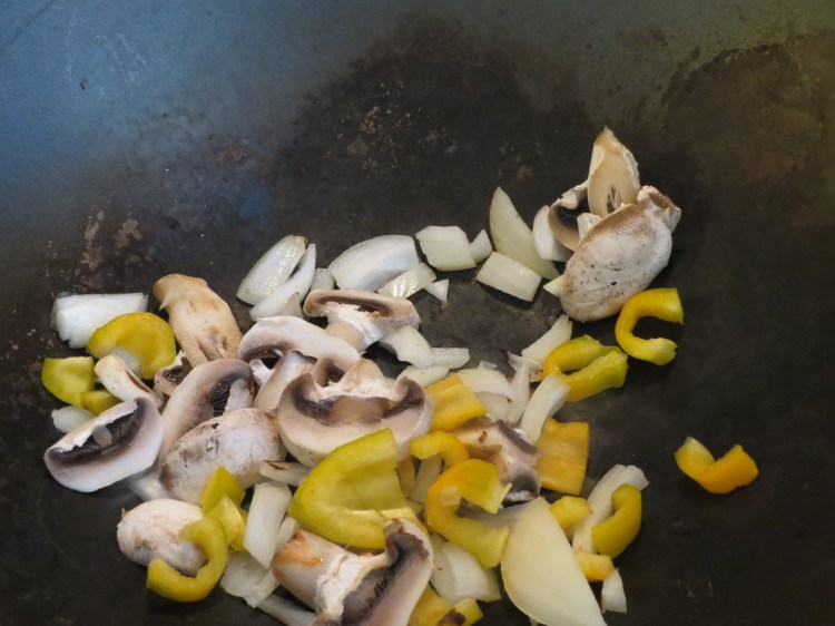 Laukur, paprika, sveppir á pönnu