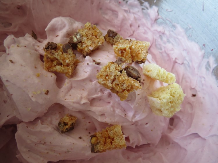 Jarðarberjaflöff með Karamellu Rice Krispies bar