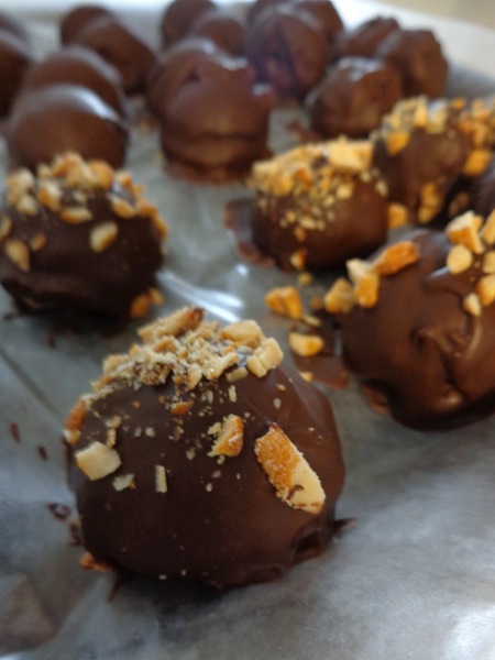 4-Ingredient-Peanut-Butter-Cheesecake-Balls-5